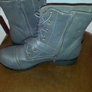 Women boots size 11